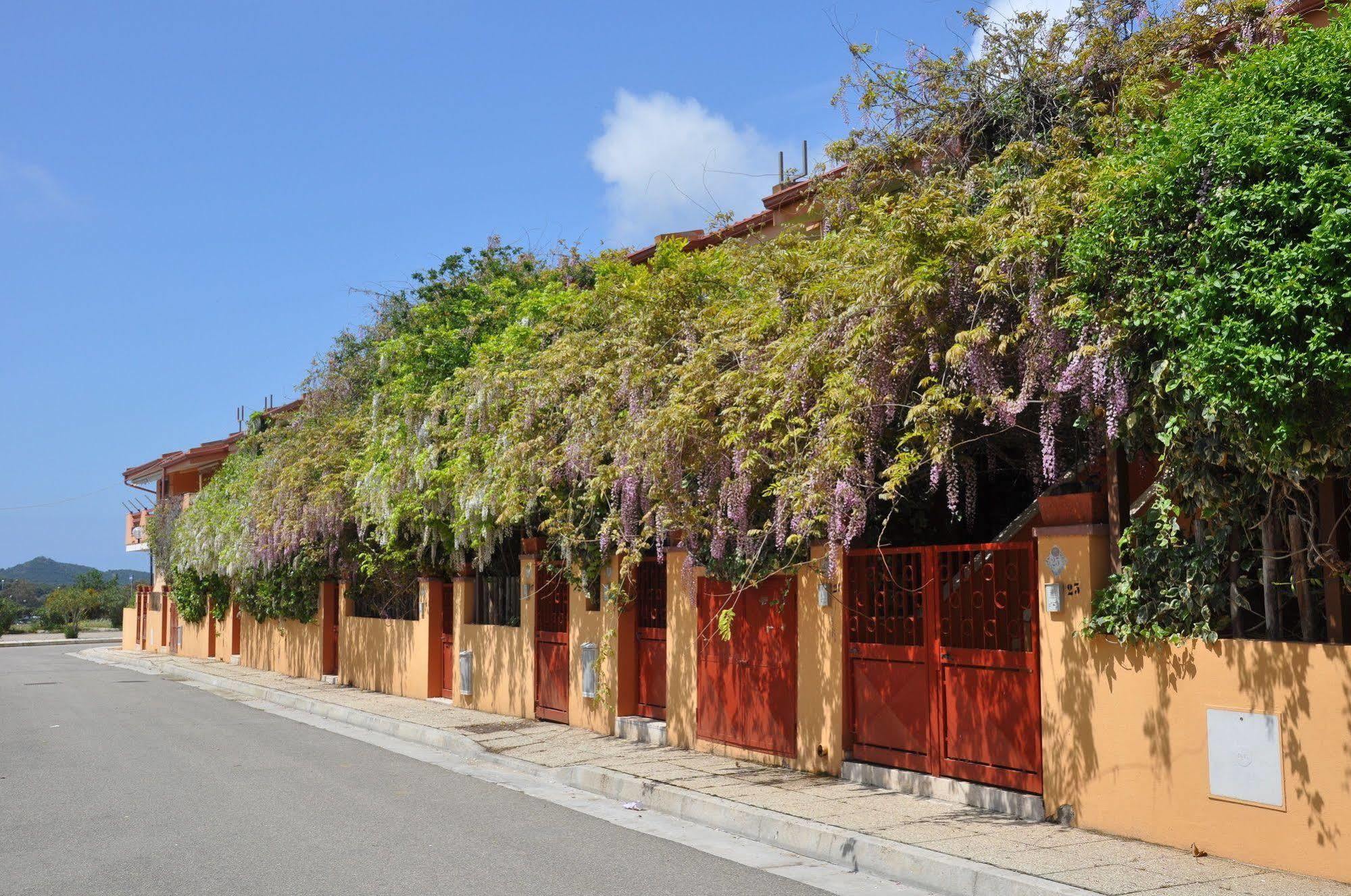Residenza Le Due Palme Aparthotel Villasimius Exterior photo