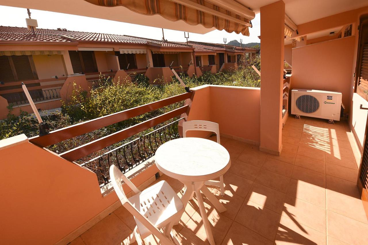 Residenza Le Due Palme Aparthotel Villasimius Exterior photo
